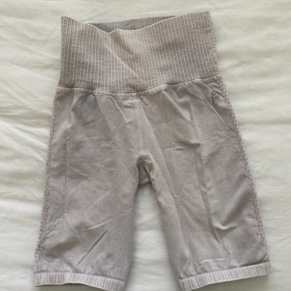 Free People Movement Good Karma Bike Shorts in Ice grey Size XS/S - Picture 7 of 7